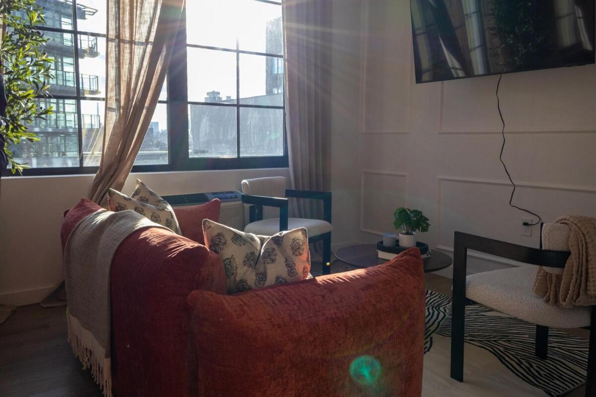 Lux Bronx Rooftop, Pool, Gym, Cinema Apartment