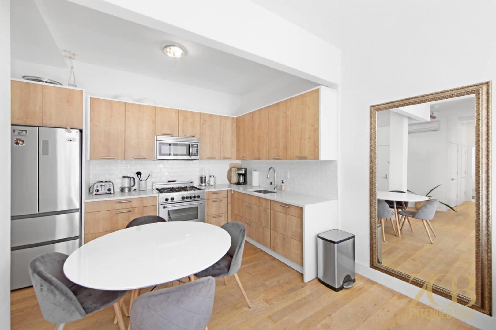 Beautiful And Spacious 2 Bed 2 Bath - Elevator Apartment