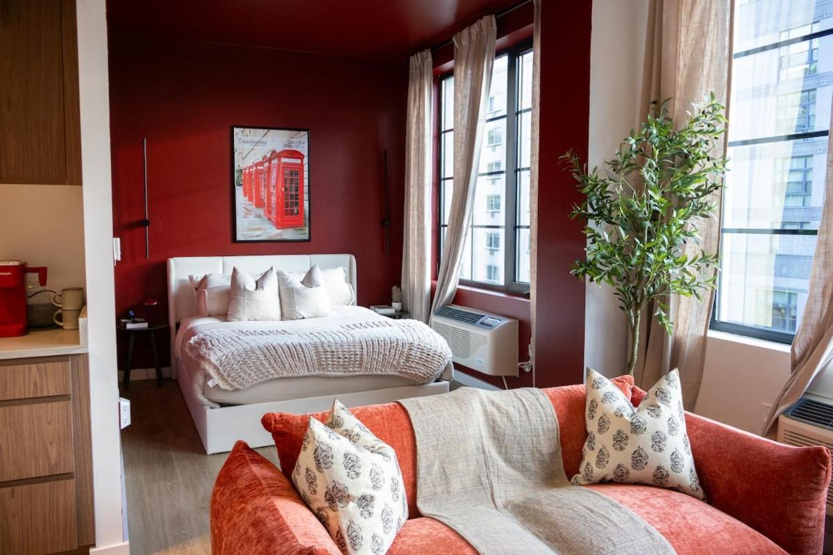 Lux Bronx Rooftop, Pool, Gym, Cinema Apartment *