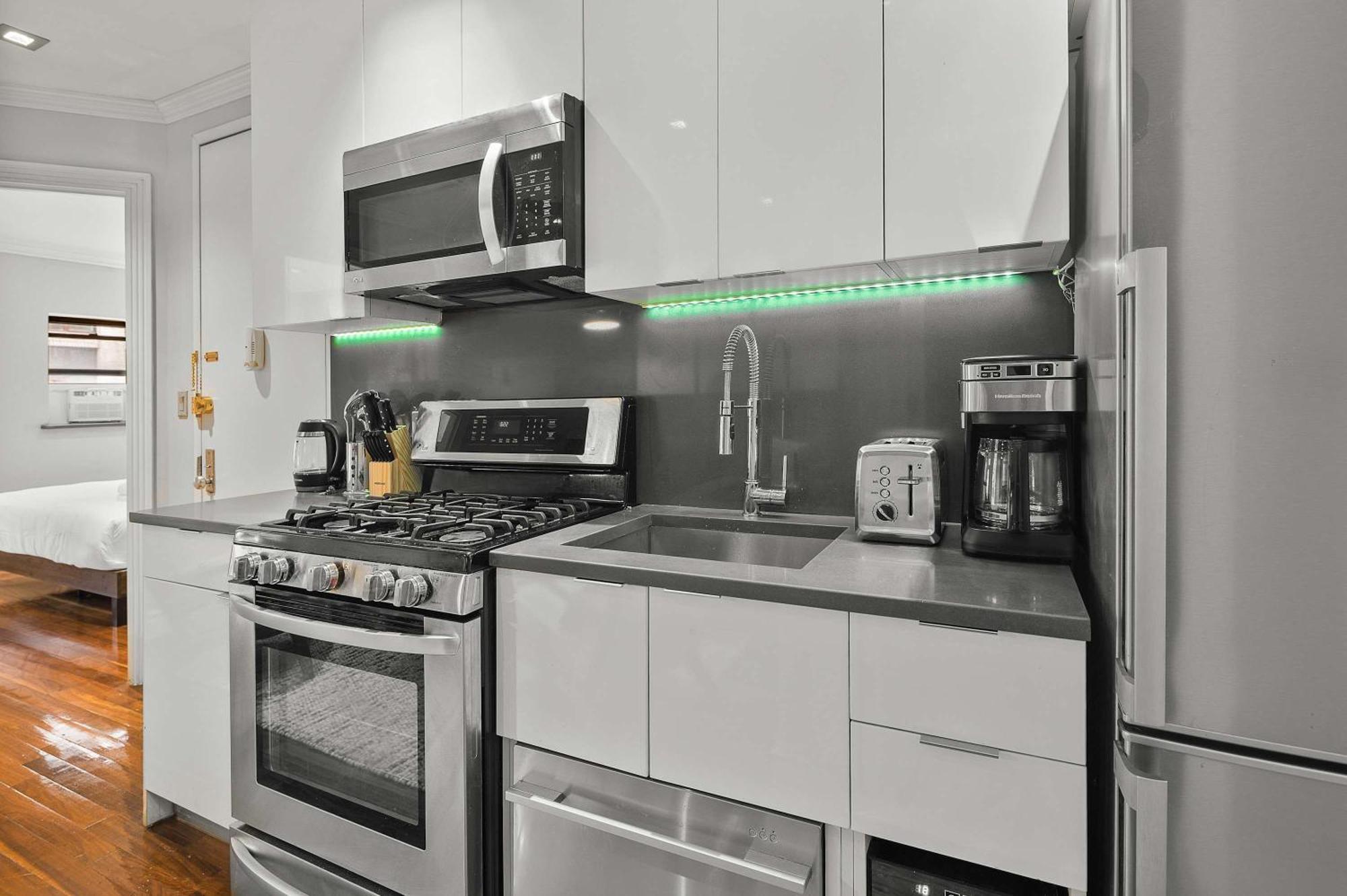 Apartment Sleek Midtown East Near Everything *