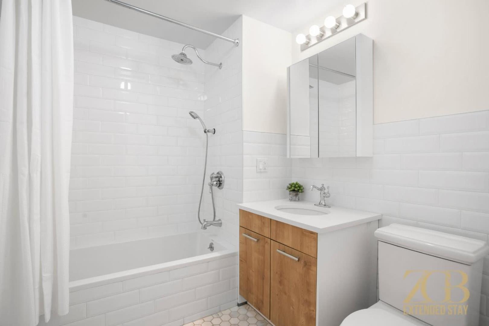 Renovated 2 Bed 2 Bath In Prime Midtown - Elevator - Laundry Apartment *