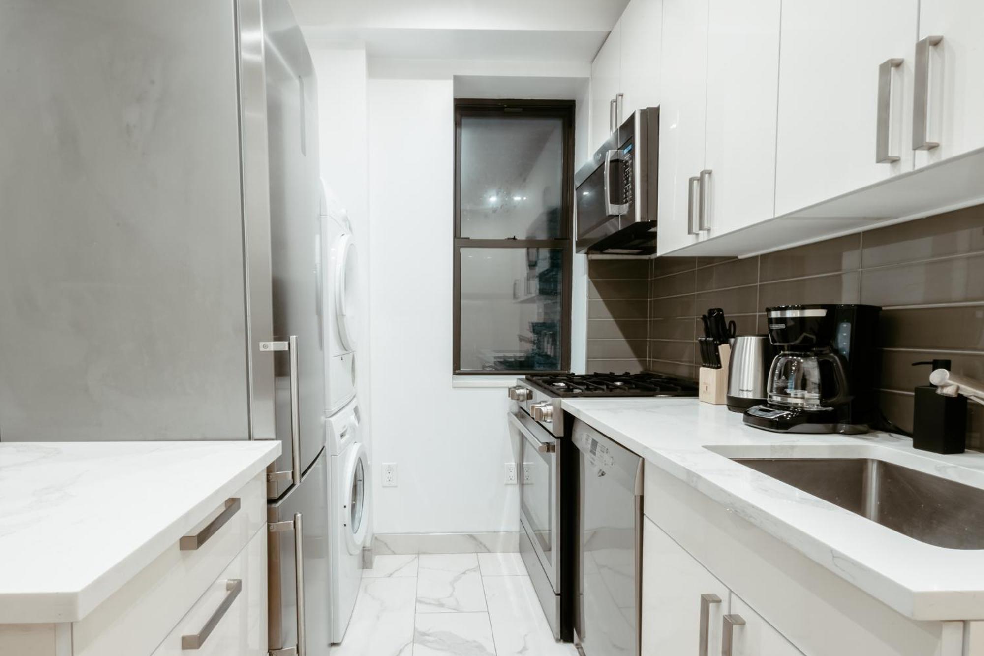3bd 2ba In Upper West Side Manhattan! 5 Star Location *