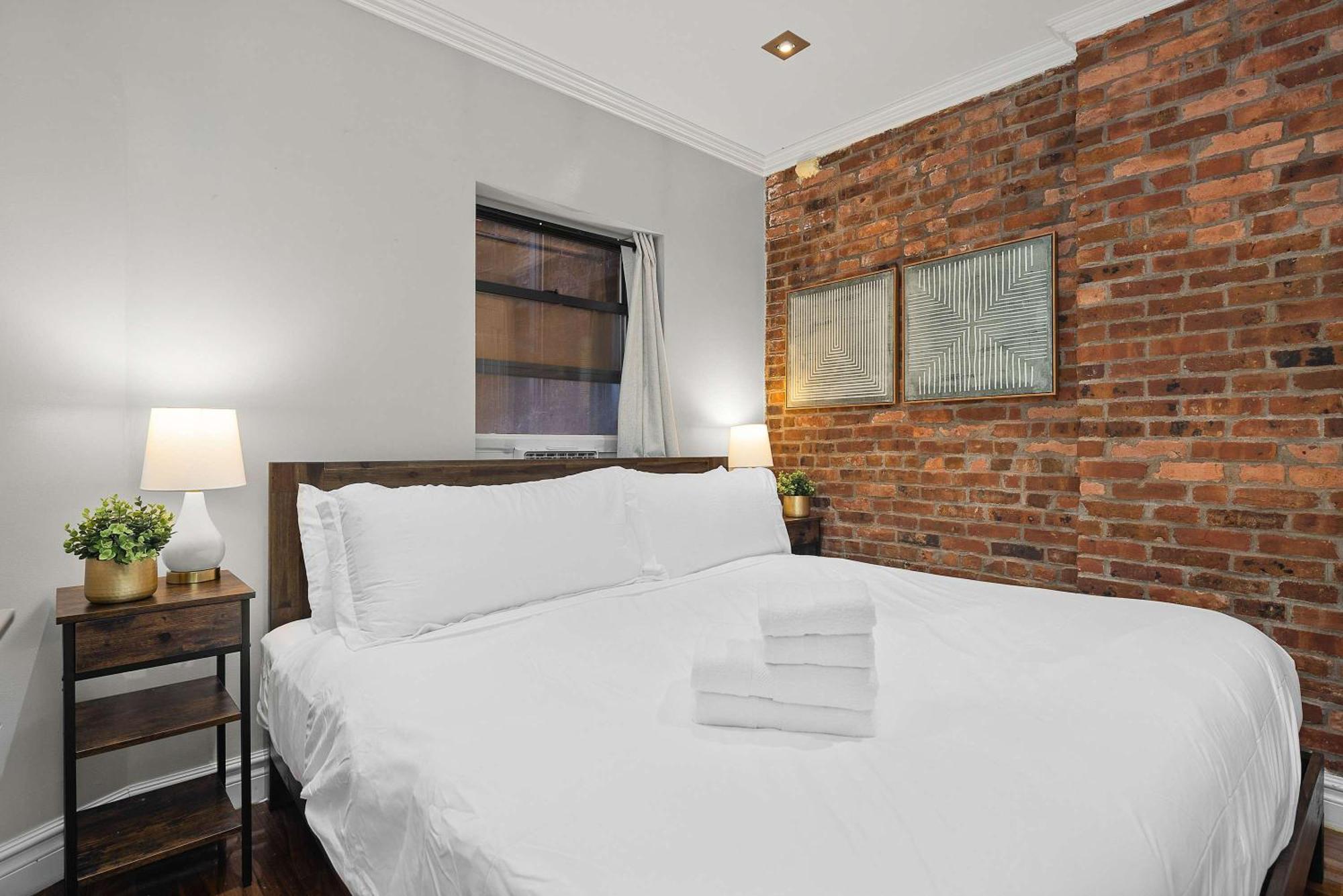 Sleek Midtown East Near Everything