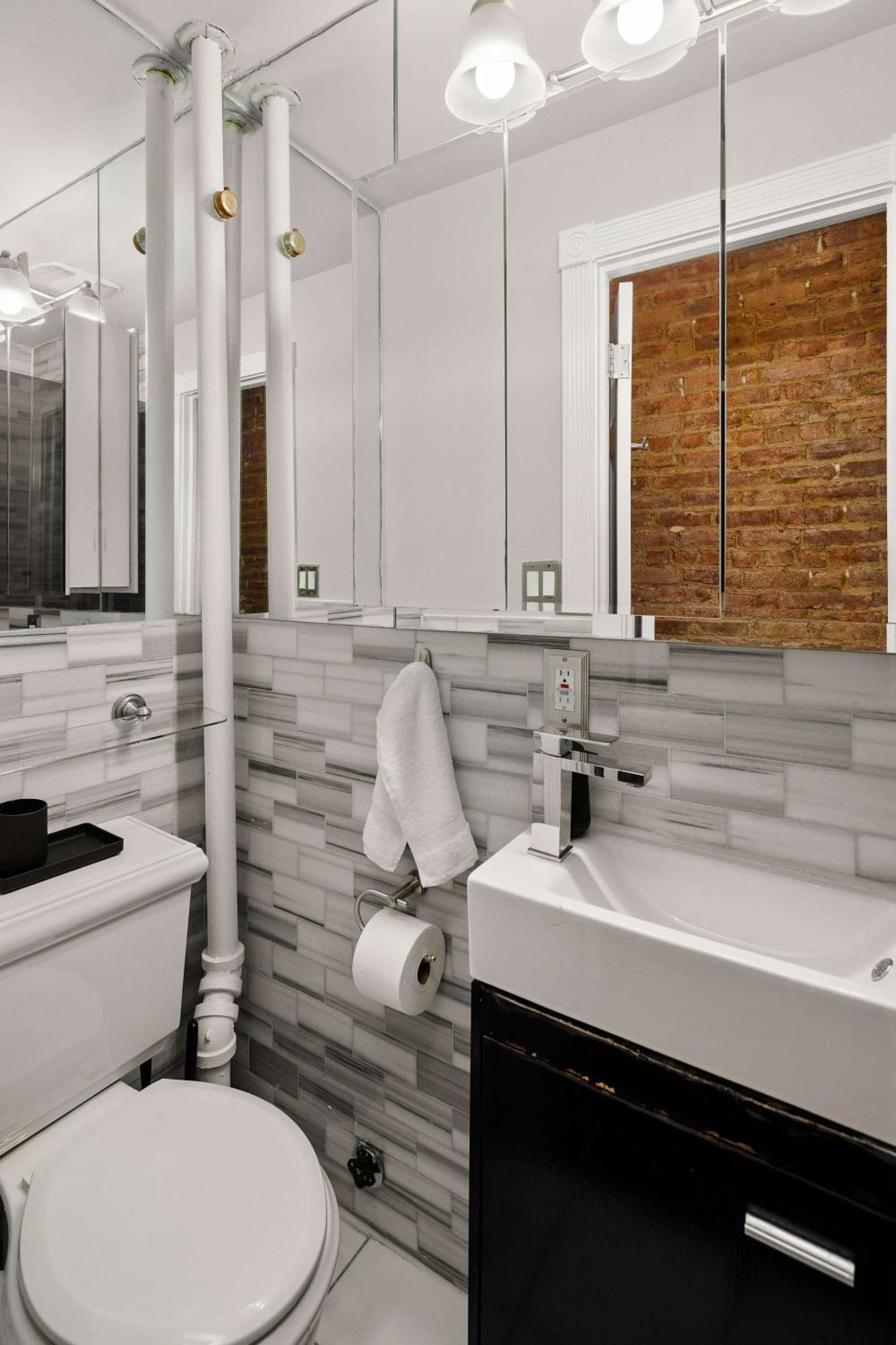 Hip Nyc Hideaway In Lively East Village Apartment *