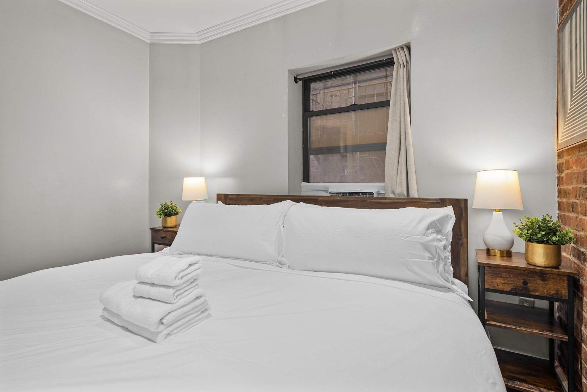 Sleek Midtown East Near Everything Apartment New York
