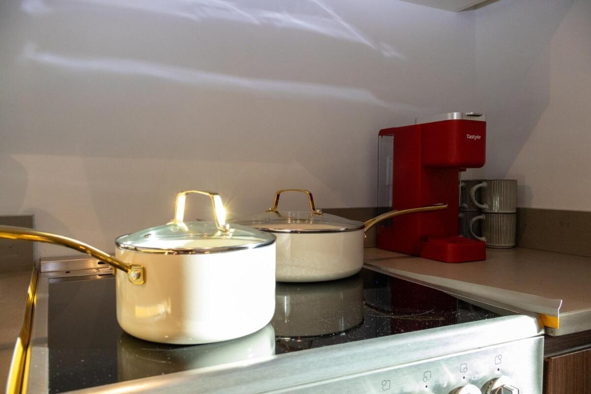 Lux Bronx Rooftop, Pool, Gym, Cinema * New York