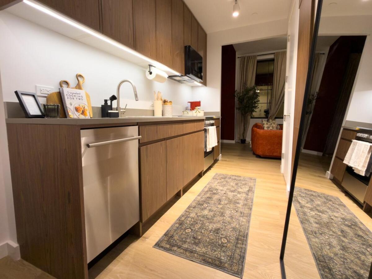 Lux Bronx Rooftop, Pool, Gym, Cinema Apartment New York