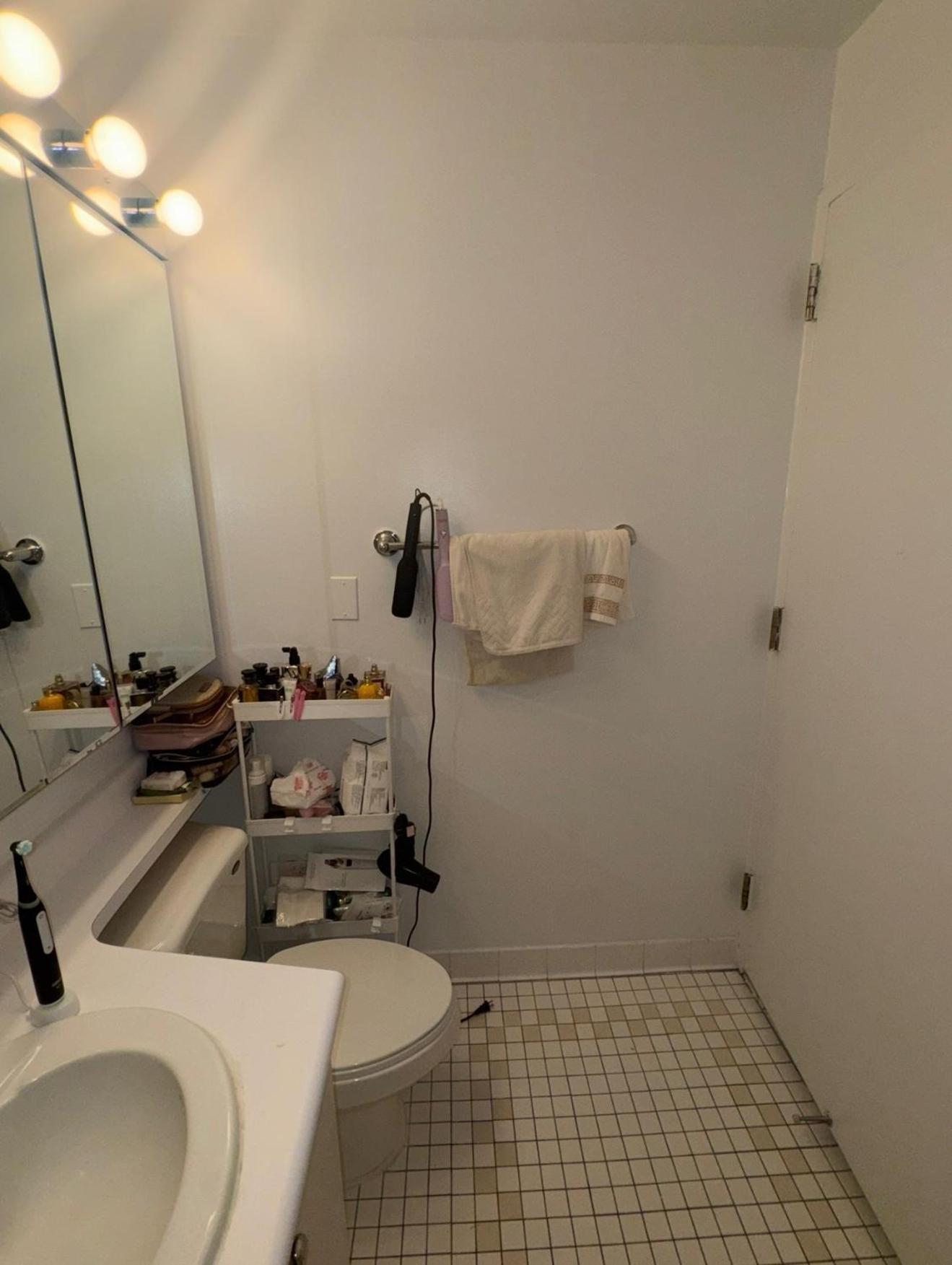 Loft In With Ameneties Building Location In Midtown Apartment