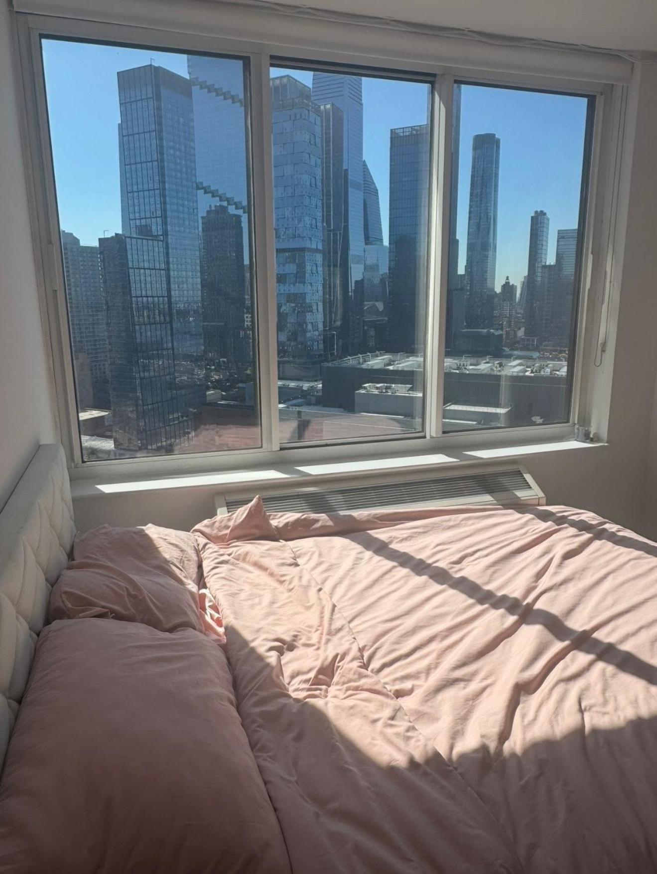 Loft In With Ameneties Building Location In Midtown Apartment *