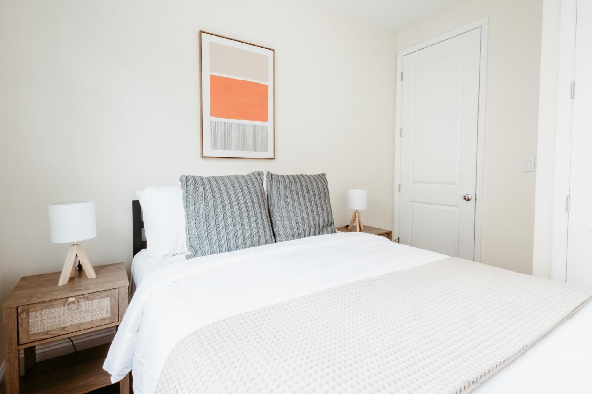 3bd 2ba In Upper West Side Manhattan! 5 Star Location Apartment *