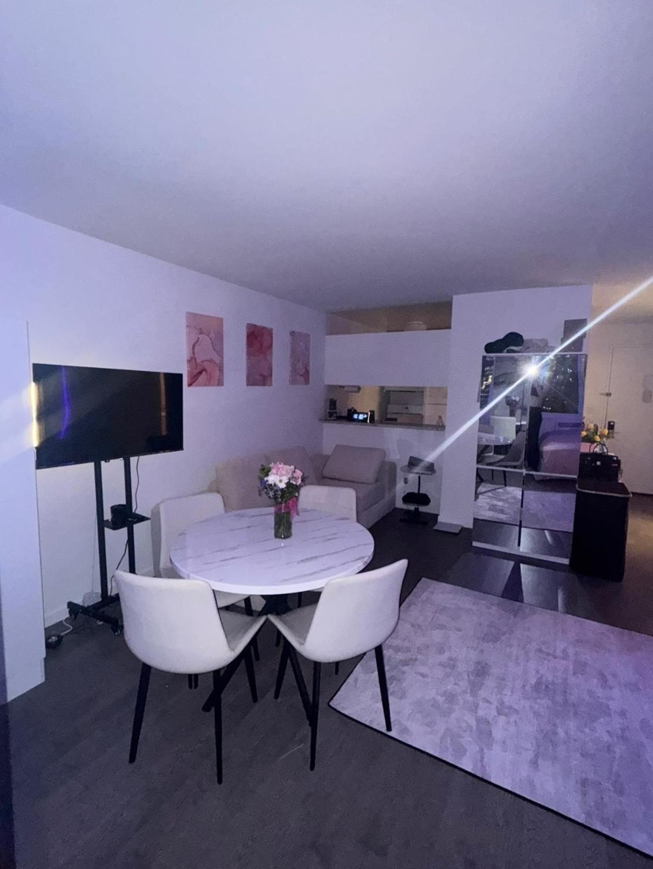 Loft In With Ameneties Building Location In Midtown * New York