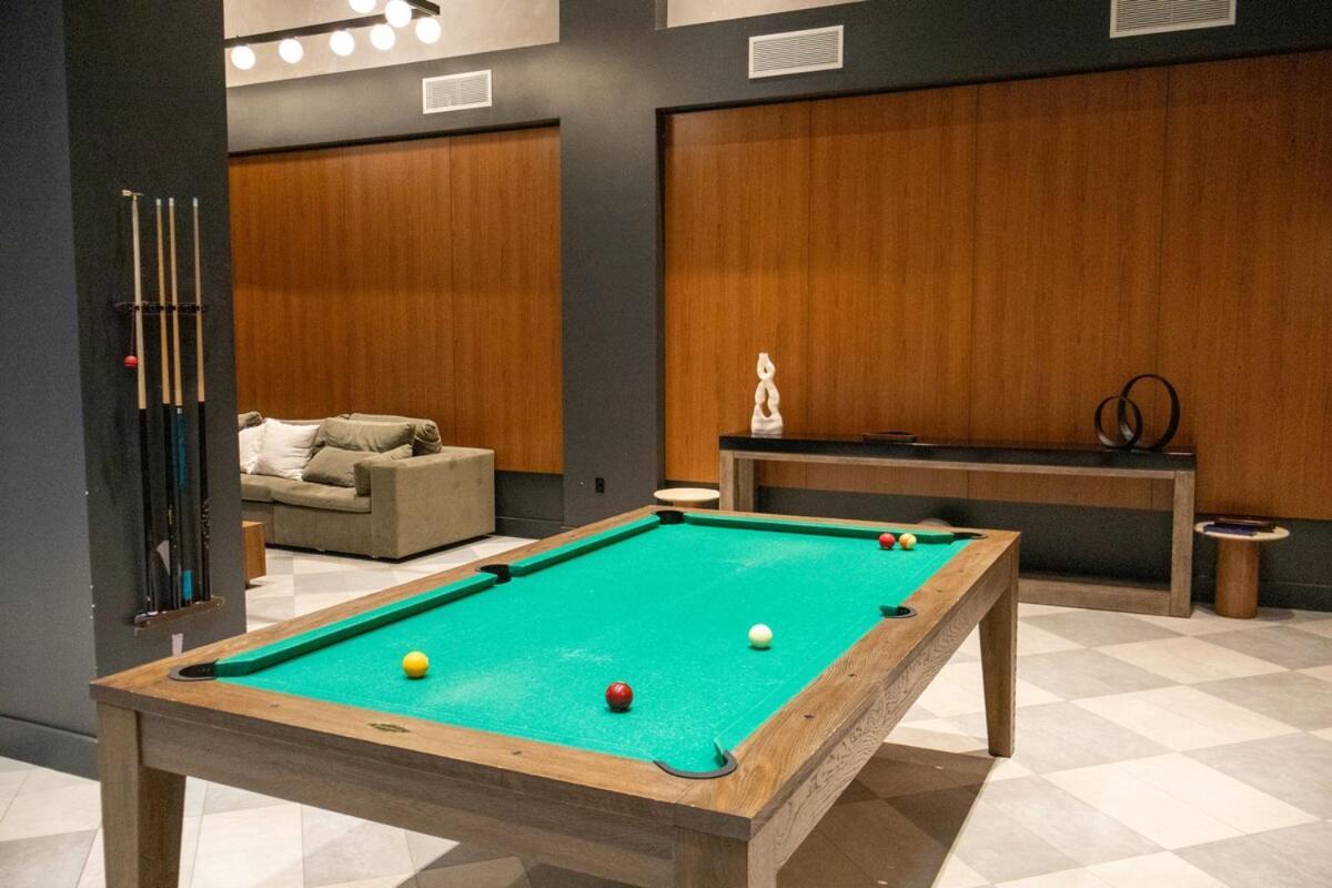 Lux Bronx Rooftop, Pool, Gym, Cinema Apartment *