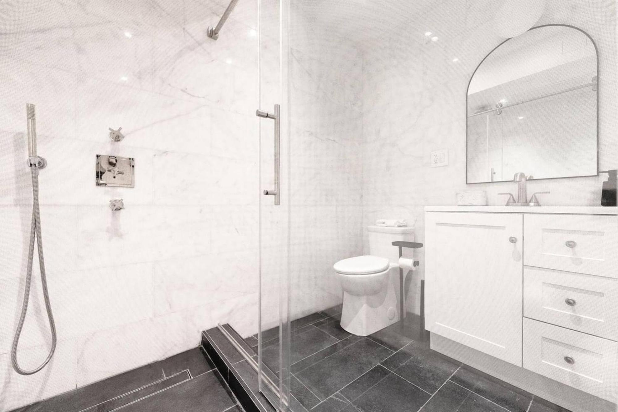 Massive Nyc Brownstone Wpatio Apartment *