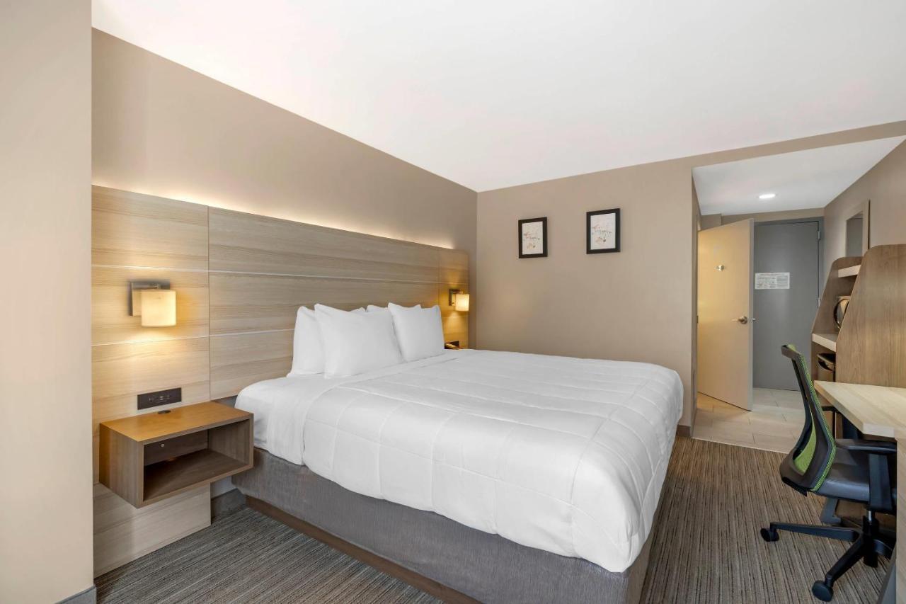 Country & By Radisson, Staten Island New York