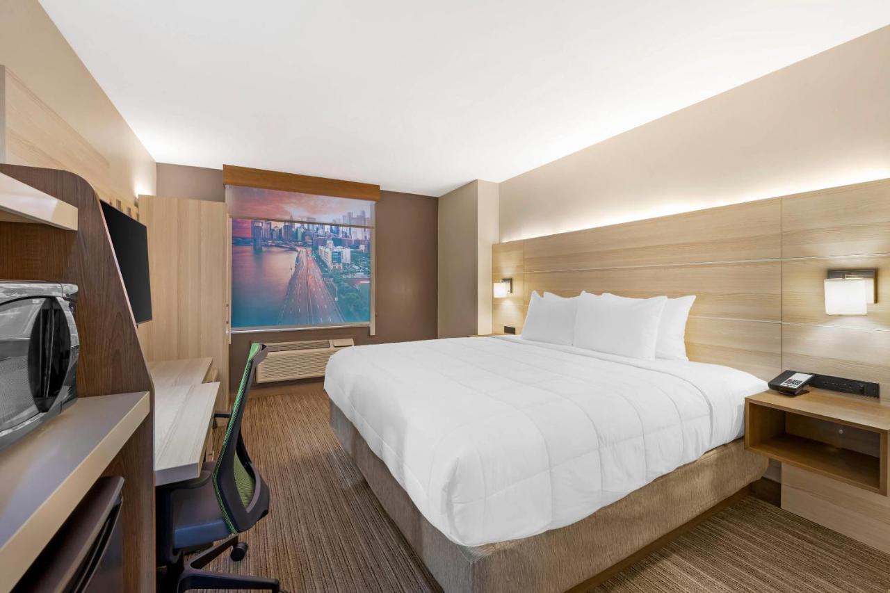 Country & By Radisson, Staten Island 3*