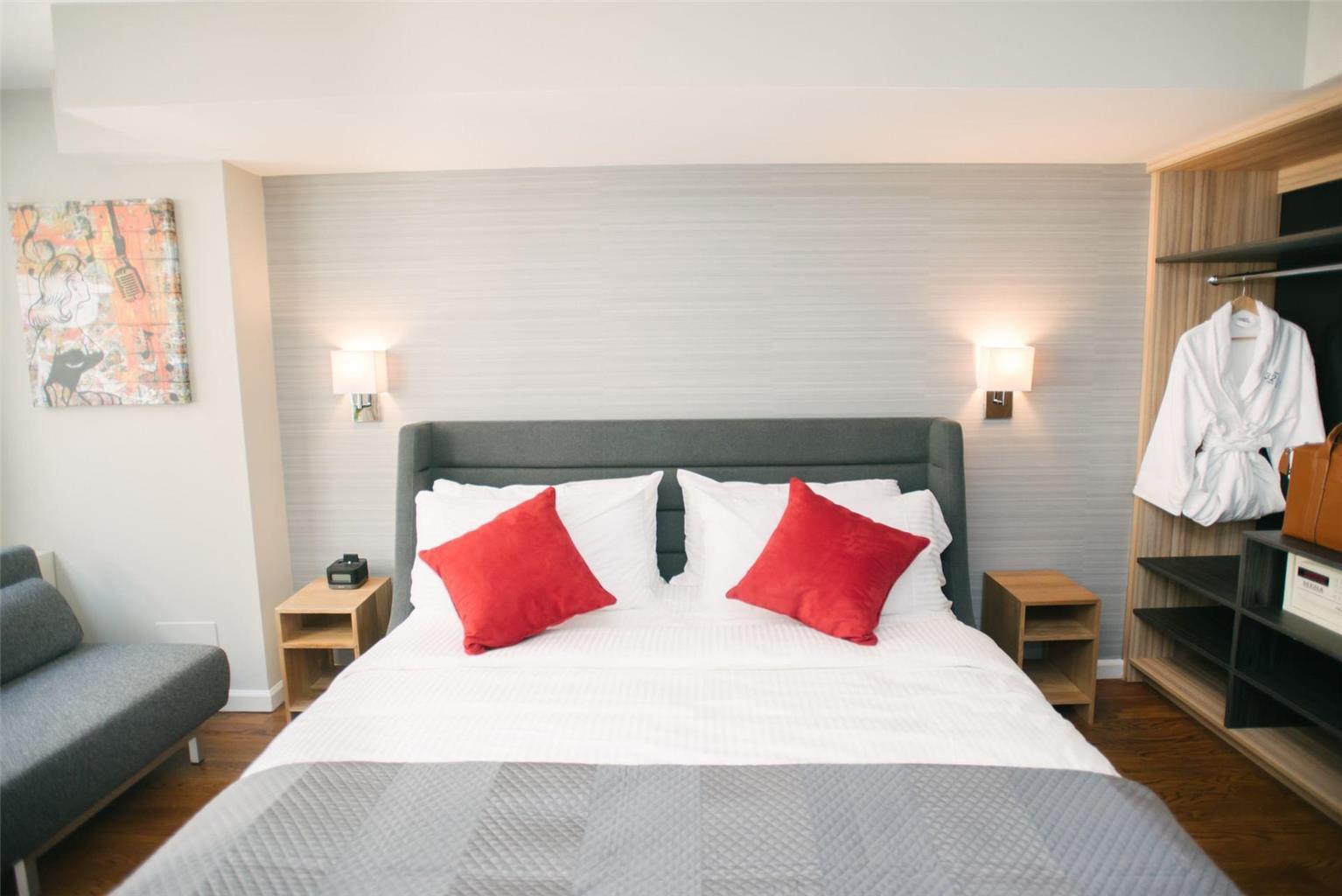 32 32 Hotel