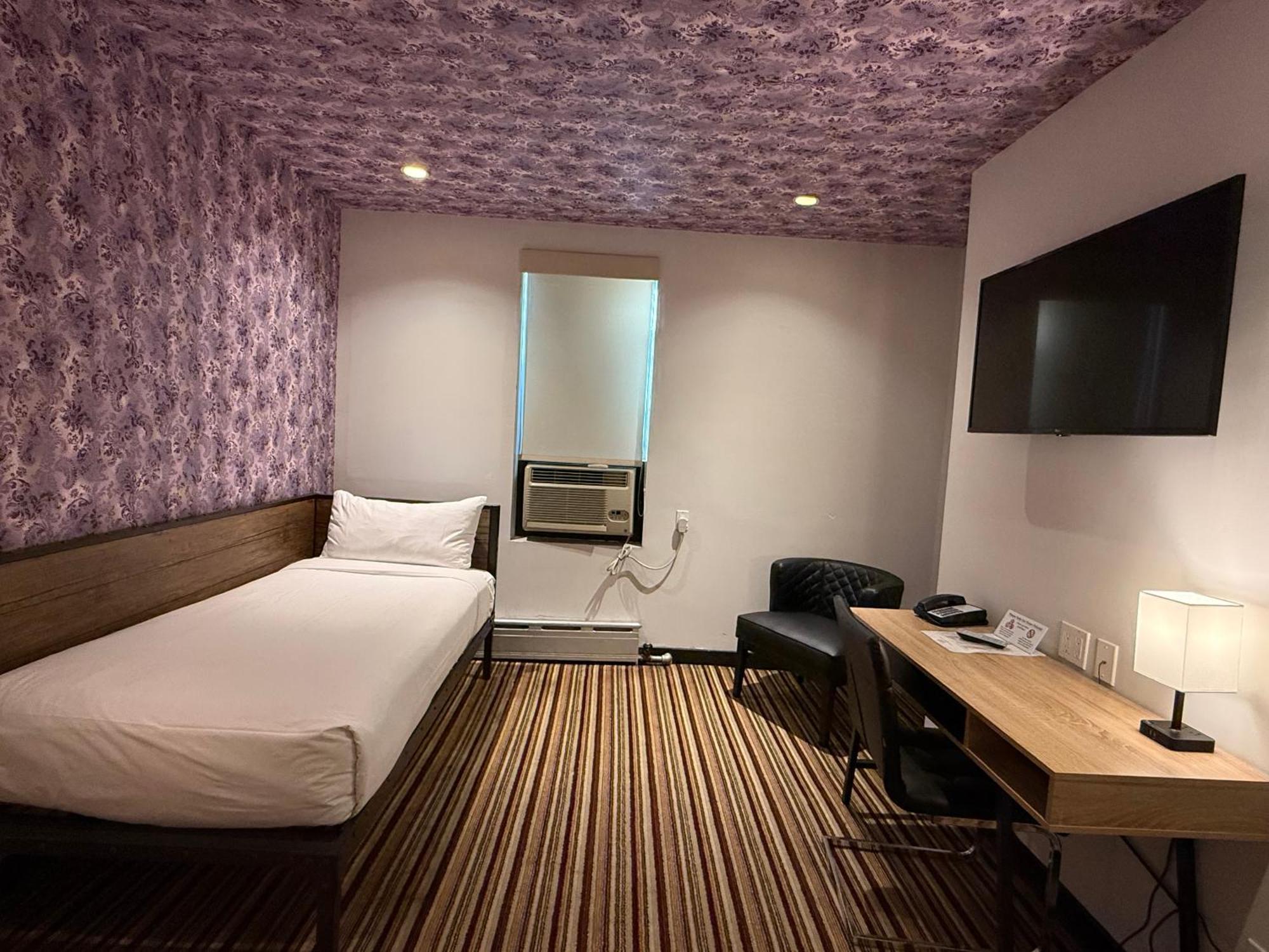 Hotel Night Broadway New York