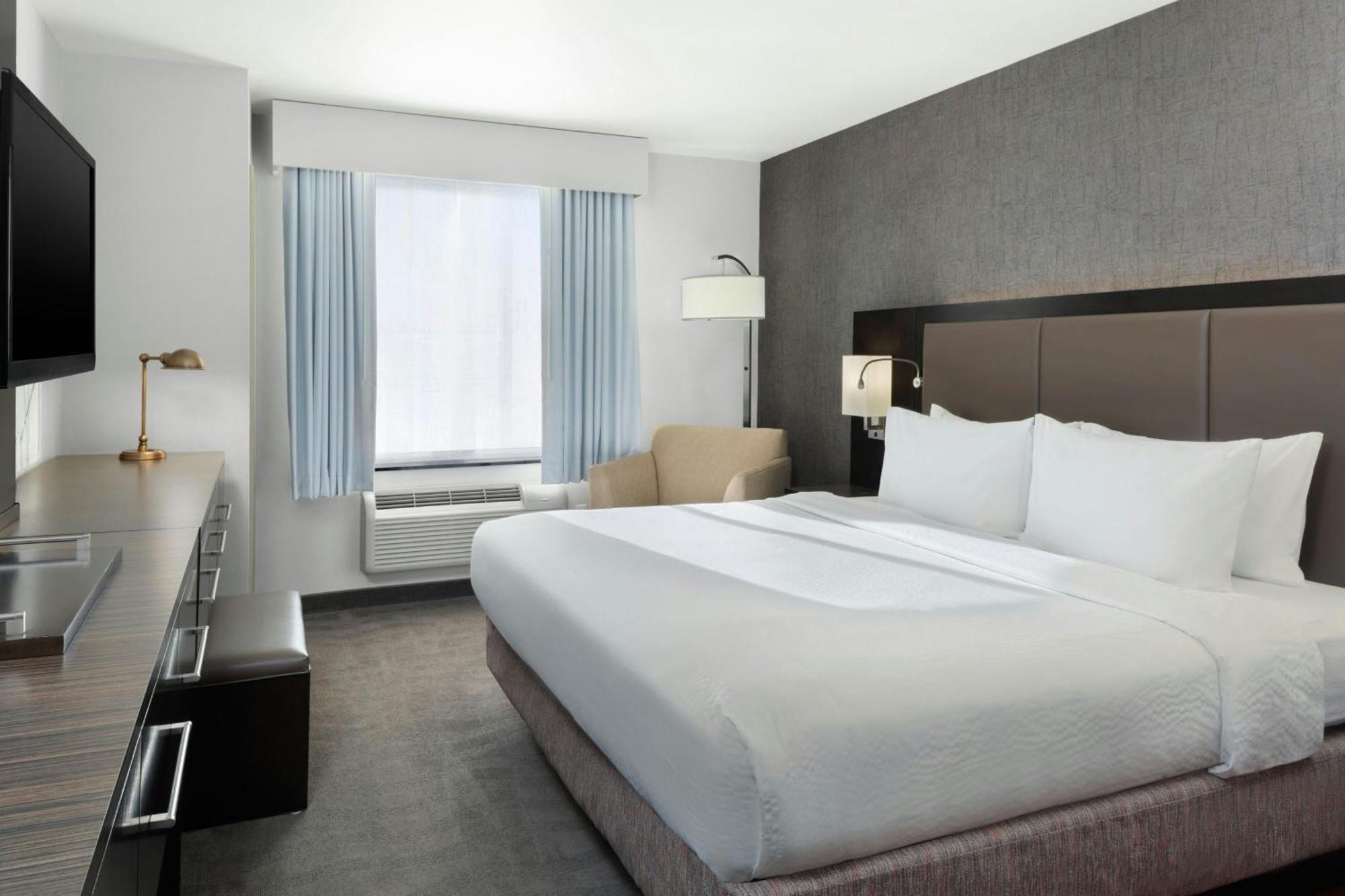 Fairfield & By Marriott Staten Island Hotel