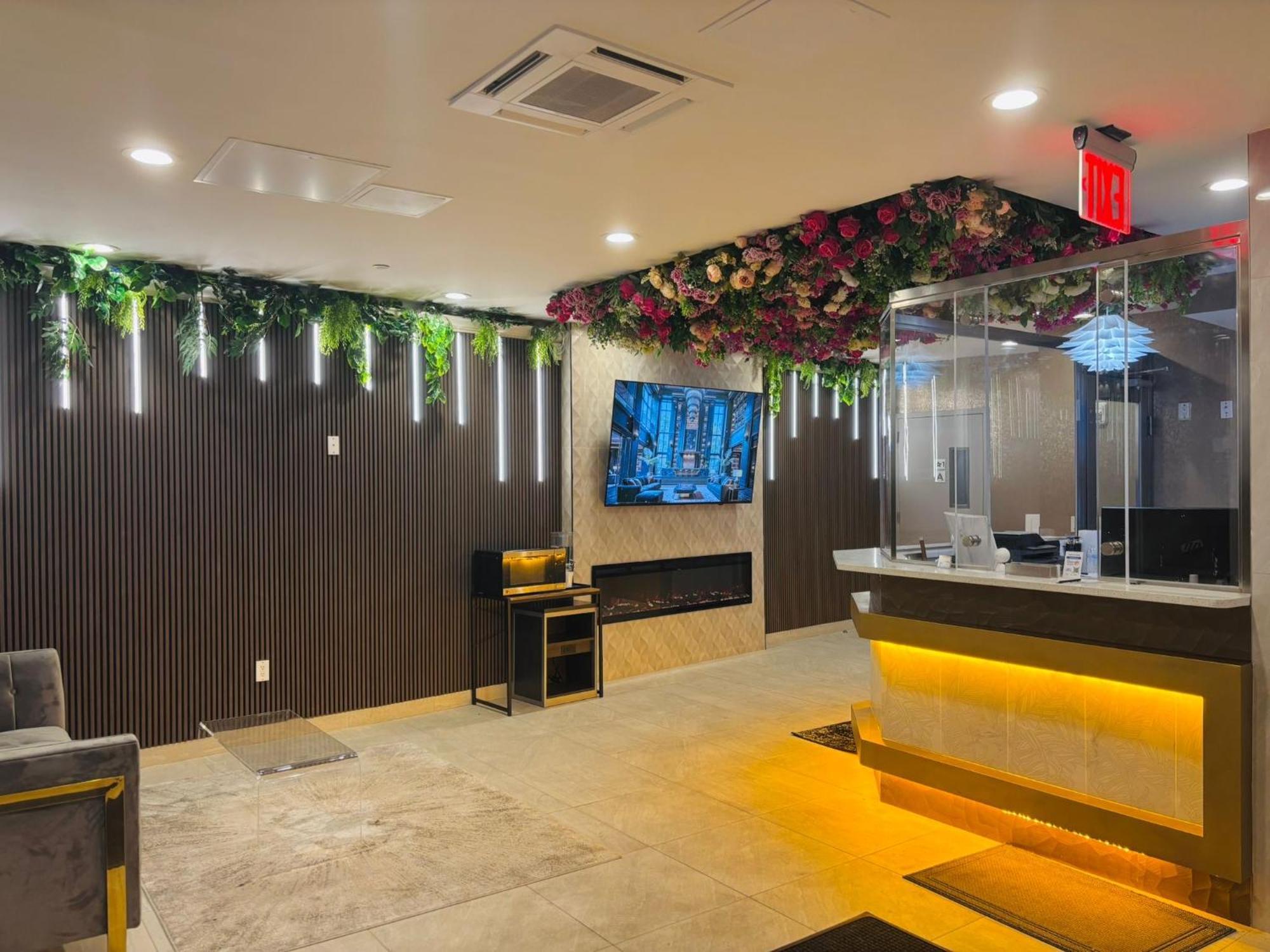Liv Bronx Grand Opening Hotel 4*