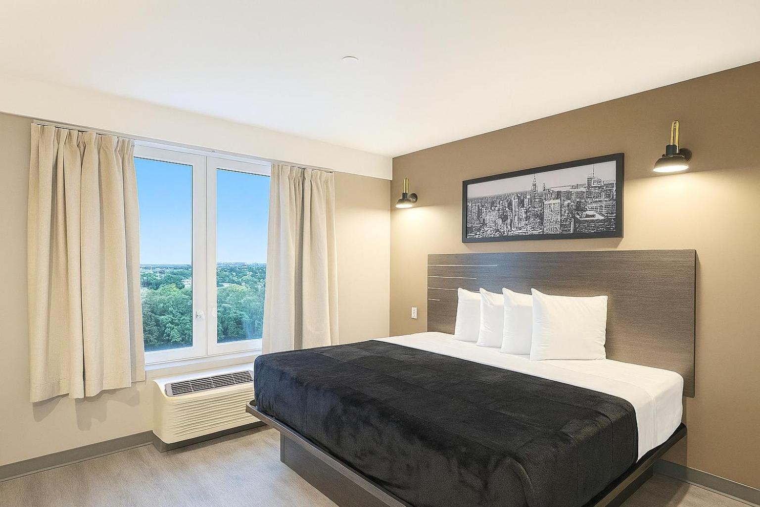 Hotel Liv Bronx Grand Opening 4*