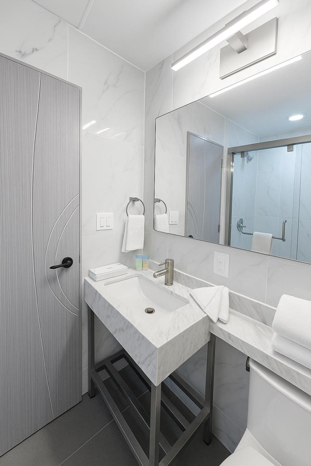 Liv Bronx Grand Opening Hotel 4*