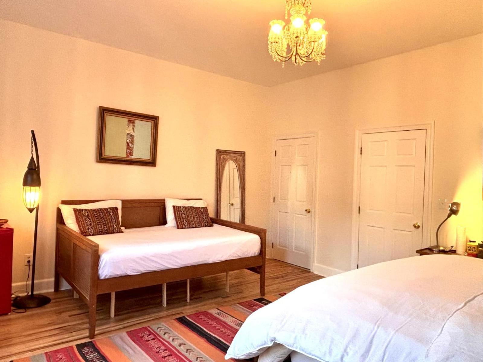 Homestay Luxurious Bedroom