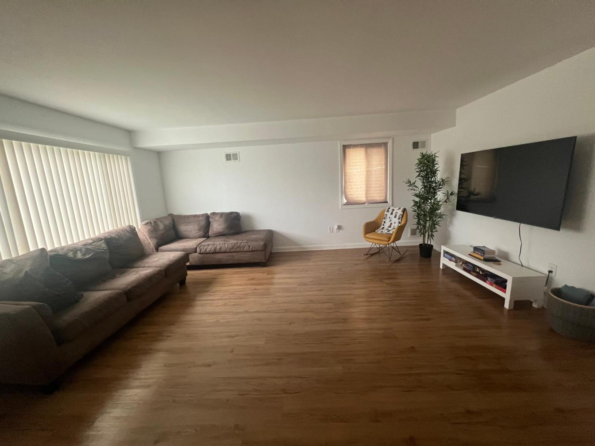 House 2car Parking Subway Jfk Usb *