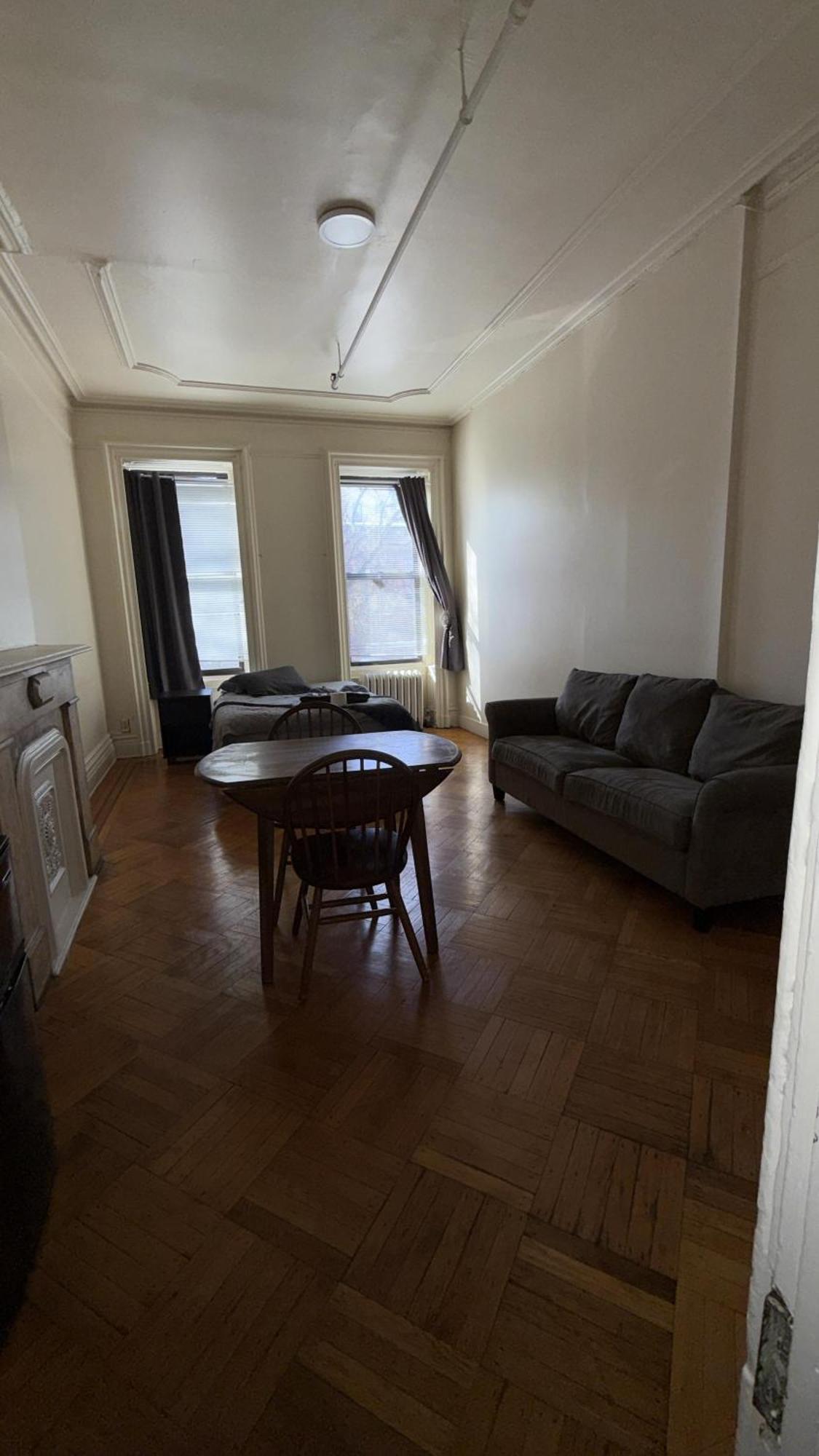 2 Guest house *