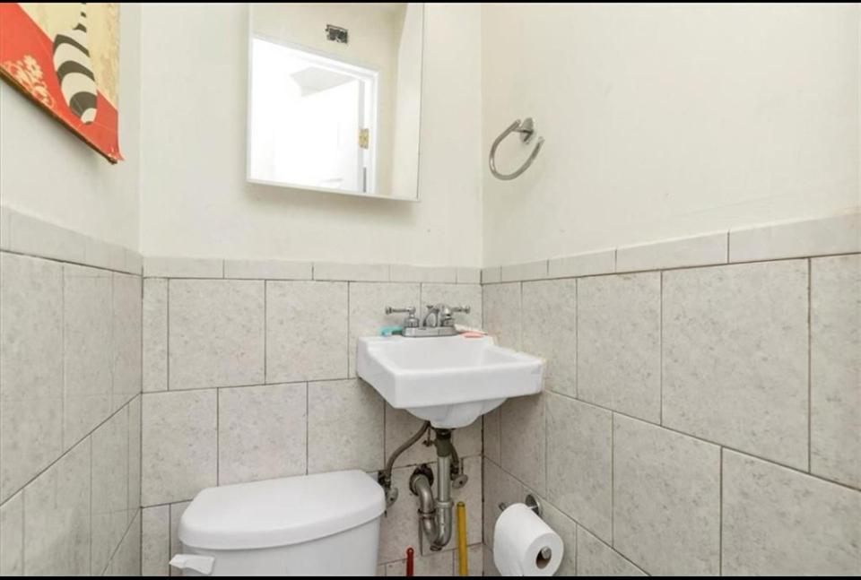 Large 3-bedrooms/2-bath Apt, One Block To Train * New York