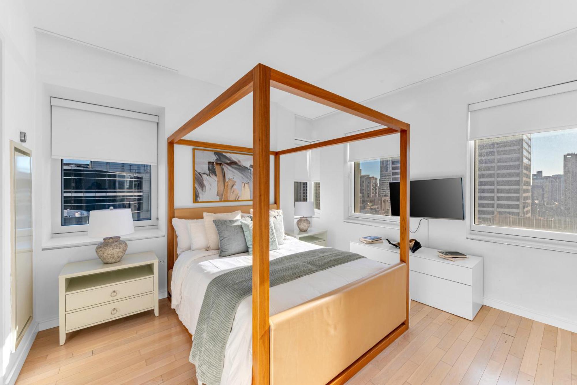 Lavish Two-story Retreat In The Heart Of Manhattan Apartment