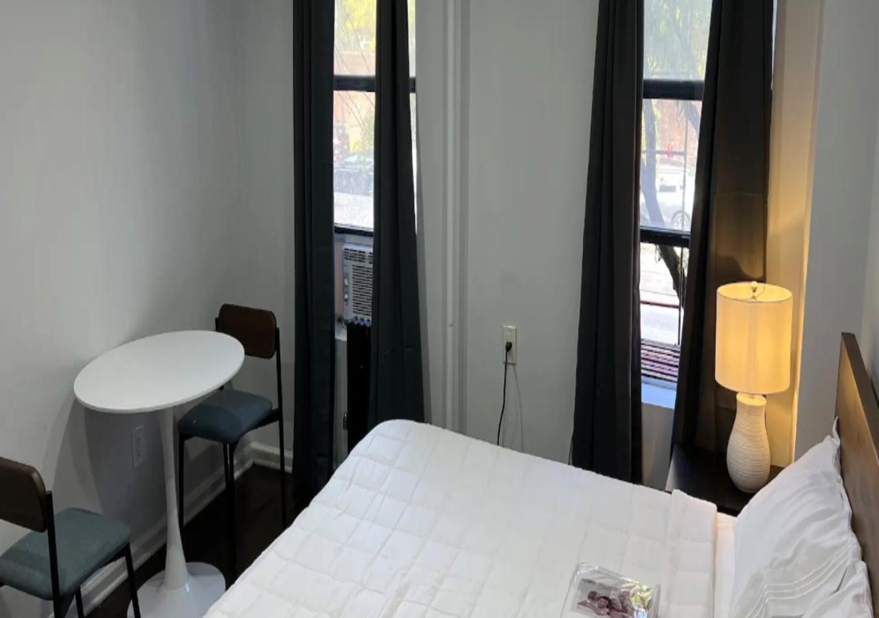 Apartment Upper E Side Spacious Studio! *