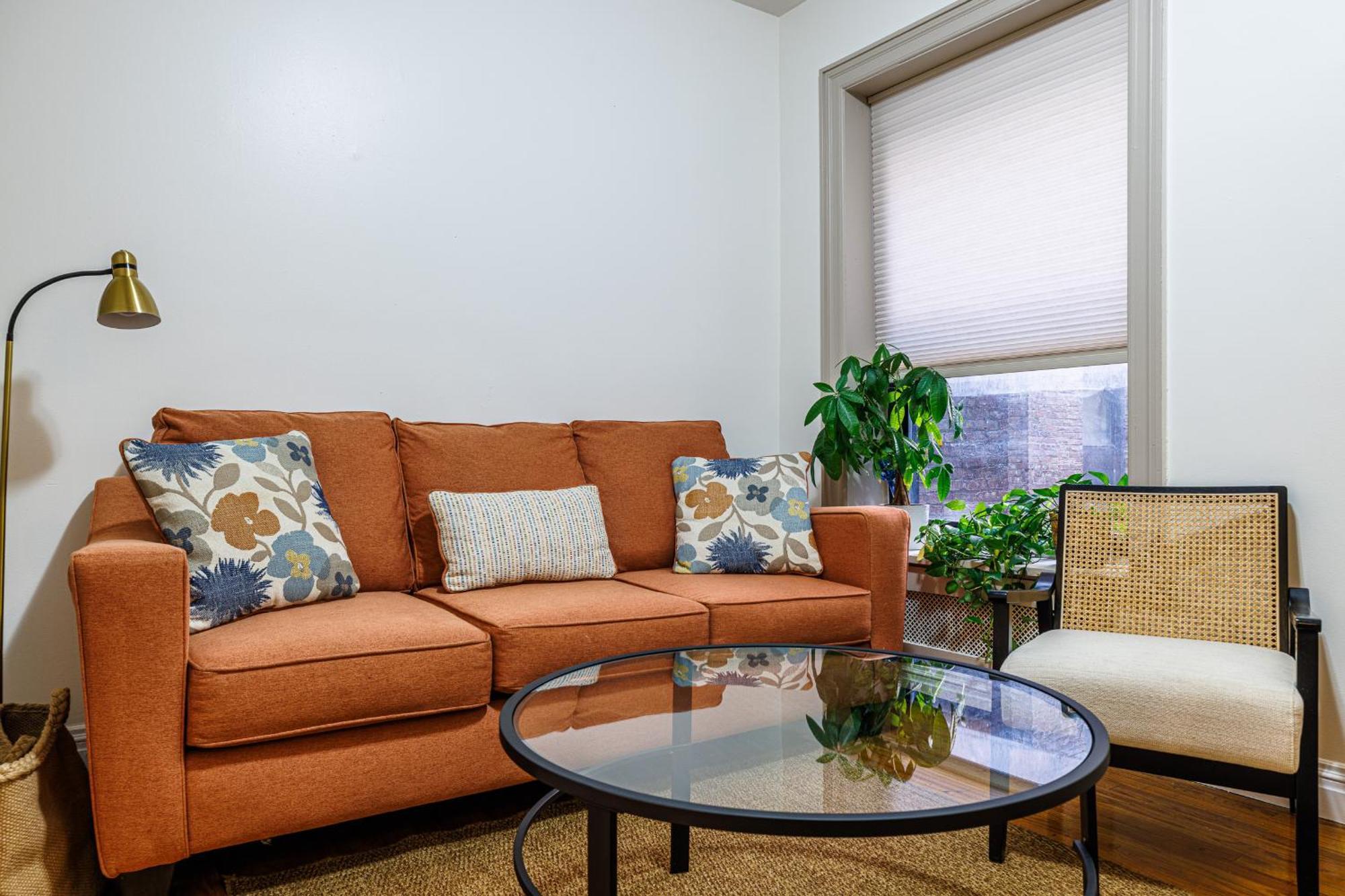 Inspire The Vibrant Energy Of Columbia Apartment *