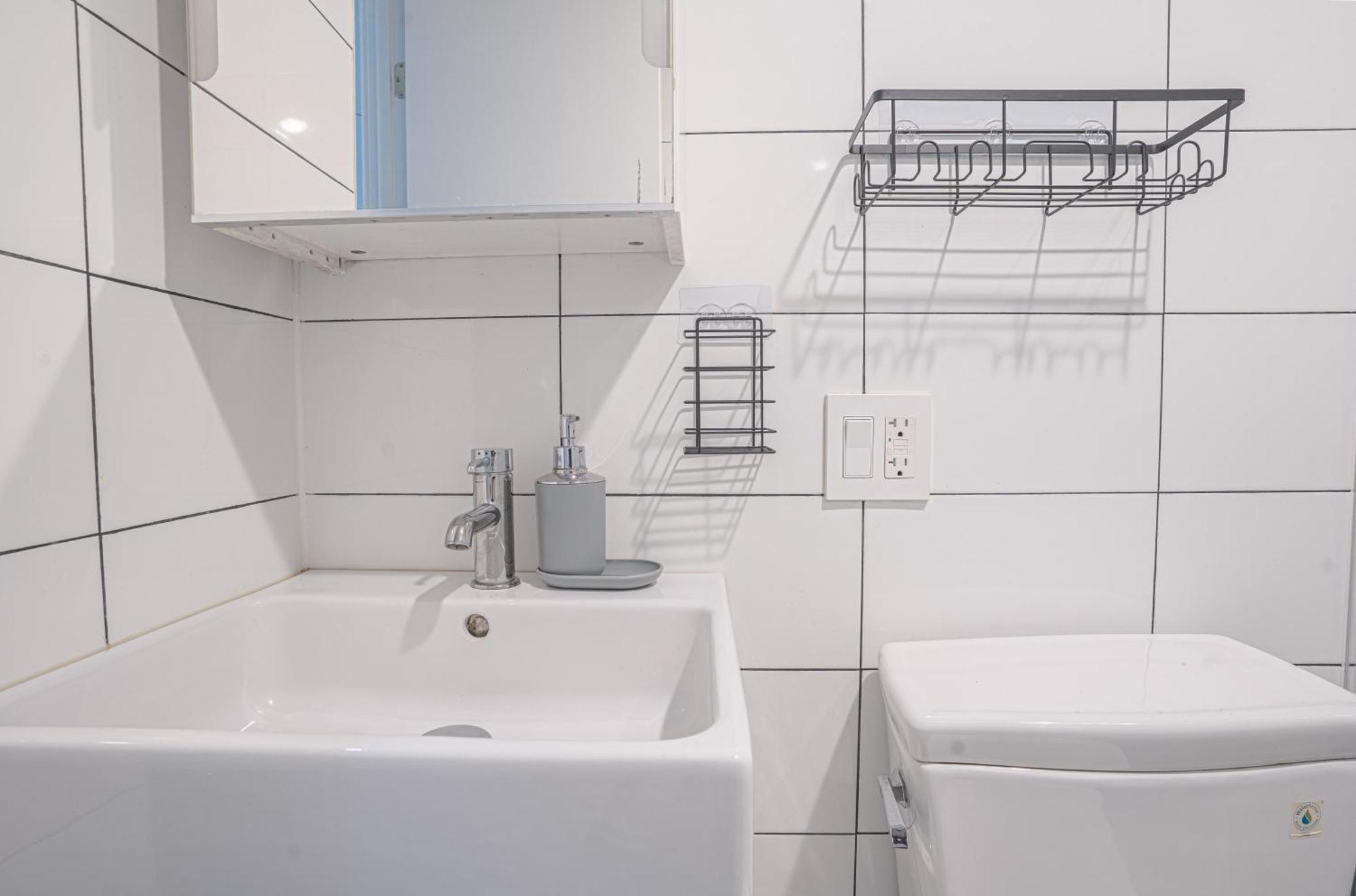 Charming Near Williamsburg In Brooklyn Apartment *