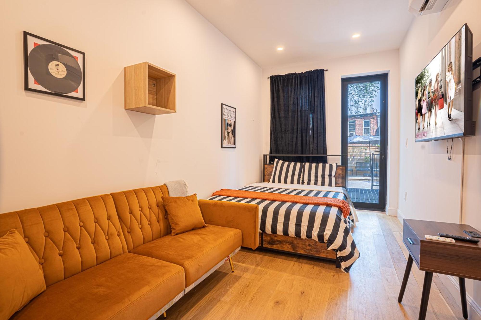Stylish 2bd Brooklyn Retreat With Backyard & Basement Apartment