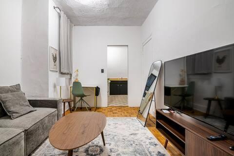 89-2r 1br Upper East Side New York
