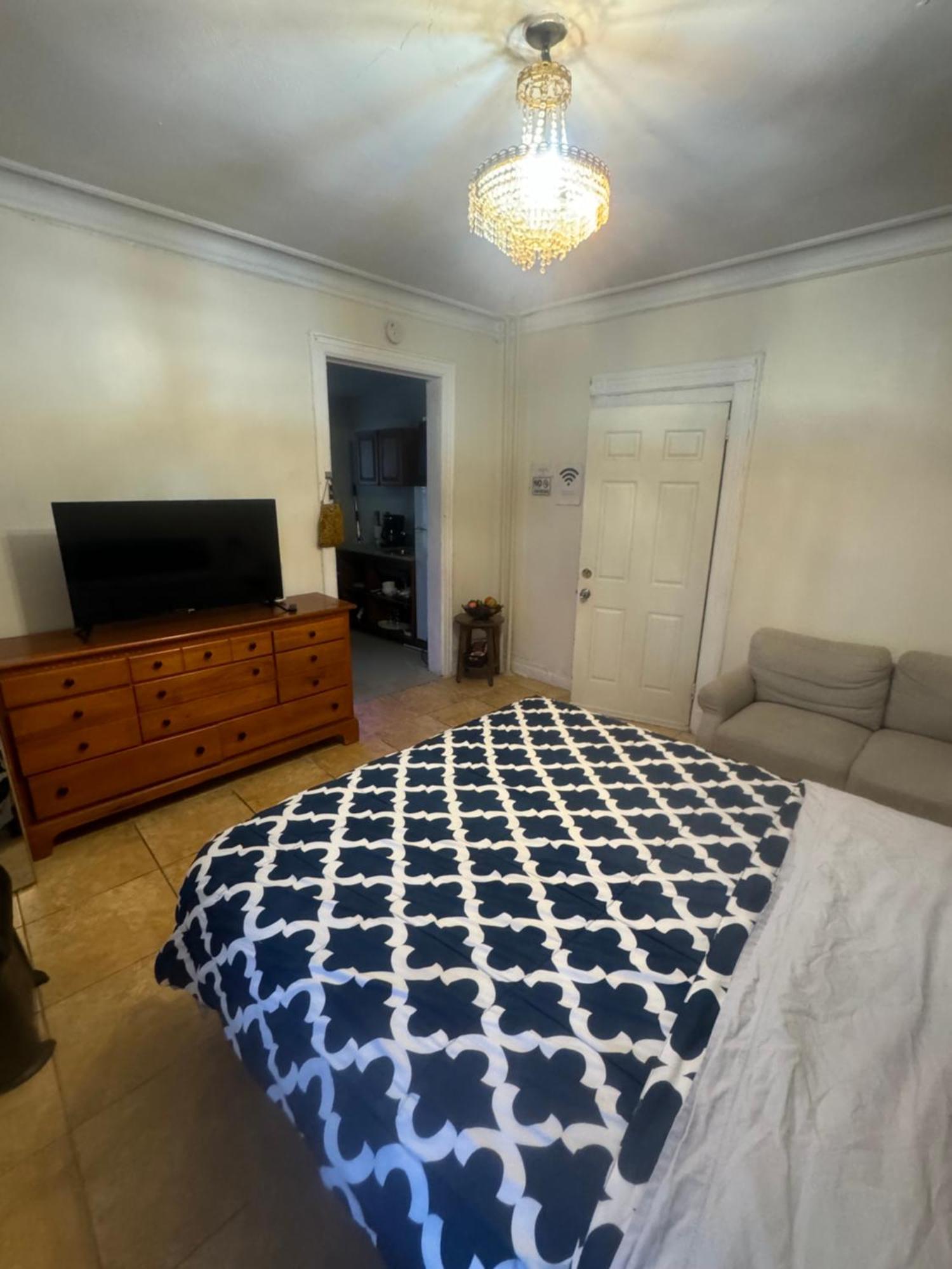 *private* 5 Minutes From Lga/ Us Open Apartment *