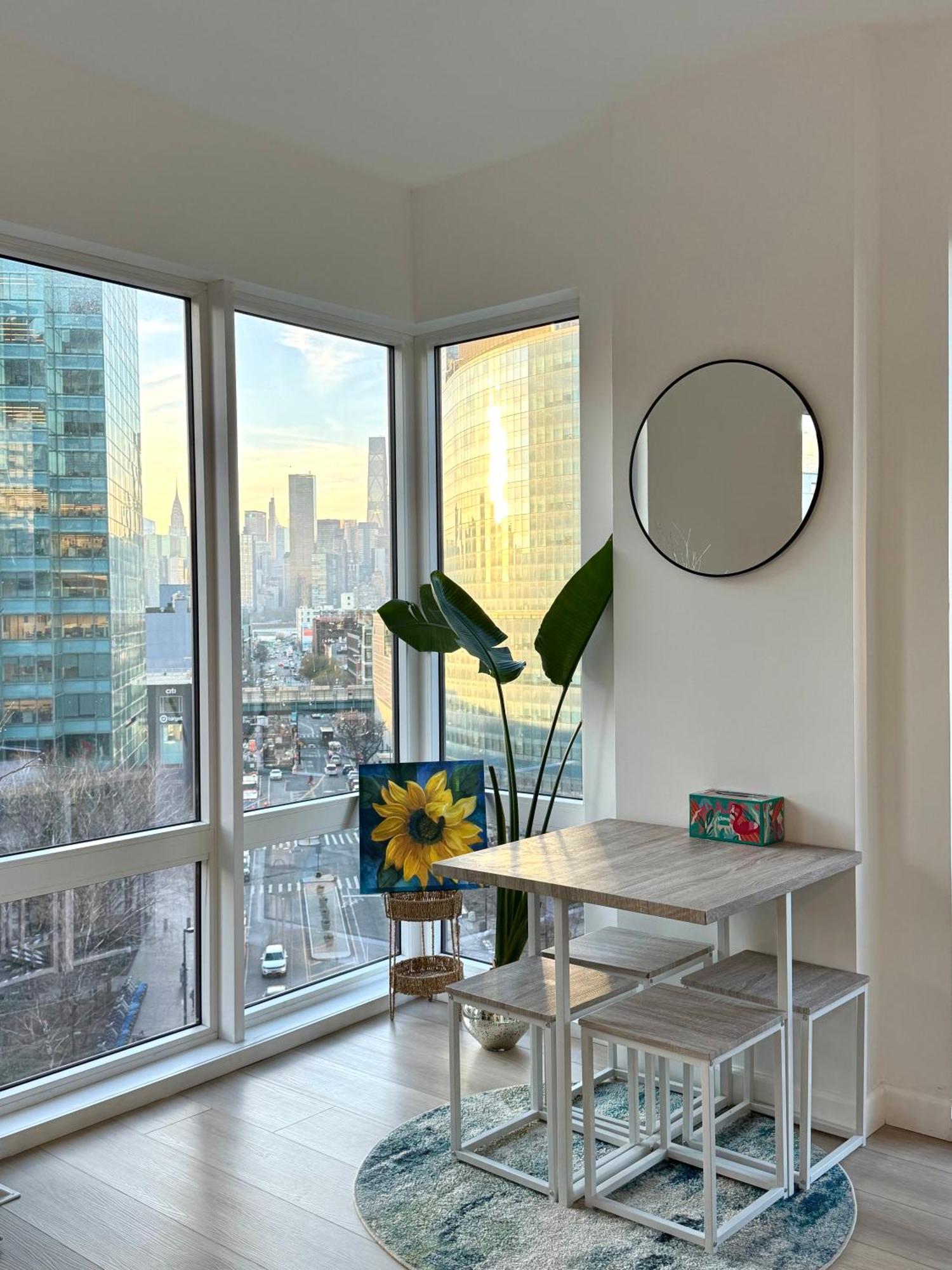 5 Mins To Midtown New Luxury Corner 2b2b With Amazing View Apartment *