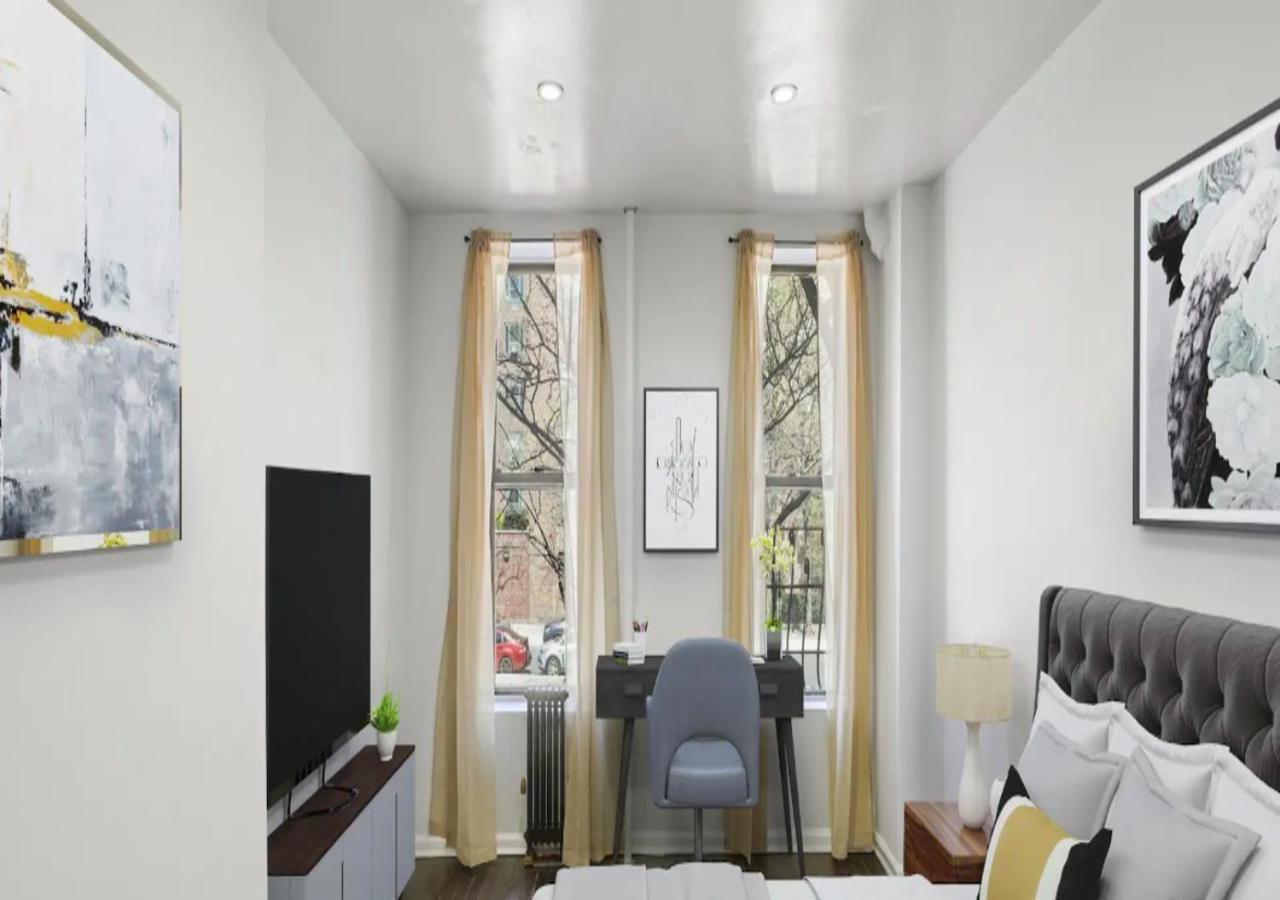 Apartment Upper E Side Spacious Studio!