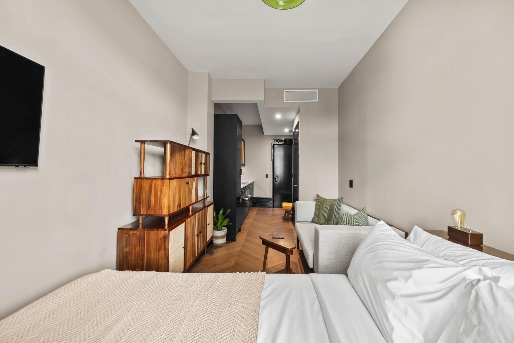 Freeman 602 By Rove Travel - With Shared Amenities *