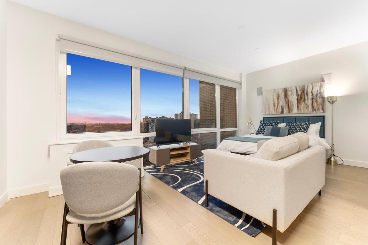 Queens Jewel Luxury And Comfort Combined Apartment New York