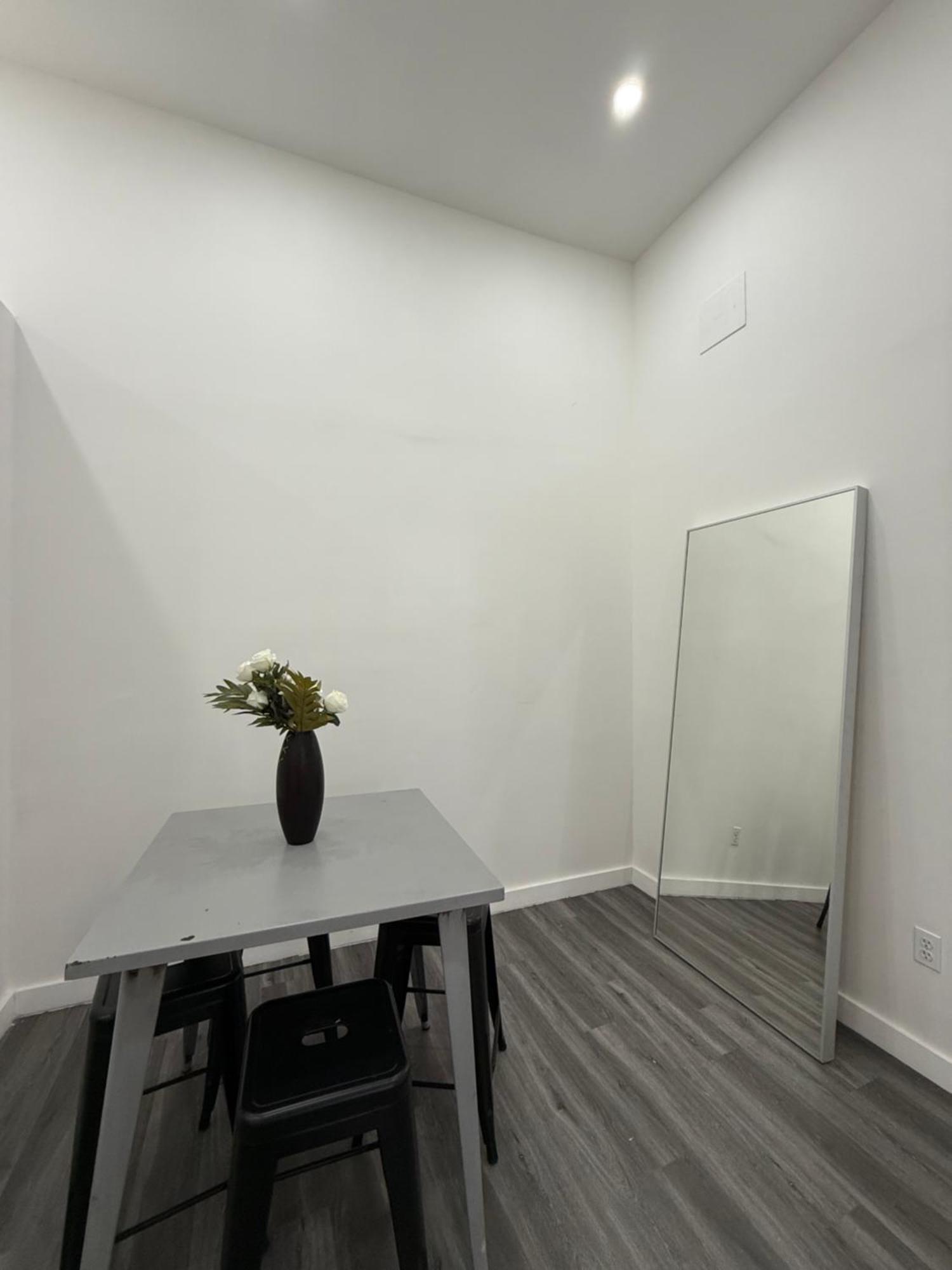 Apartment 31 Street Broadway