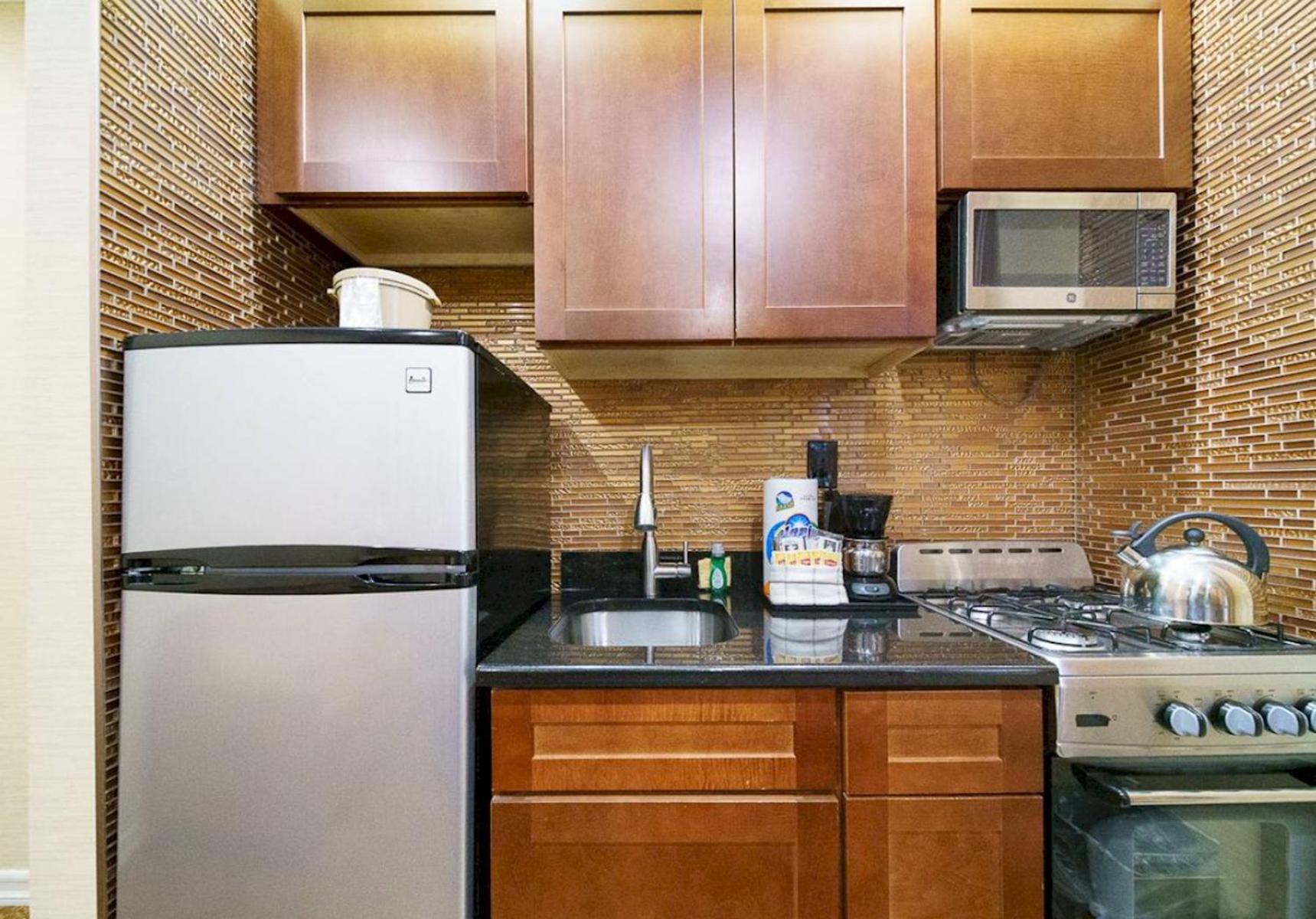 3br In Big Apple Apartment *