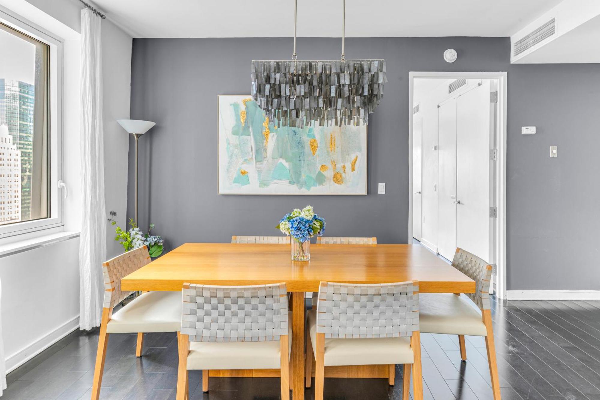 Elegant Midtown Retreat, Views, Steps To Times Square Apartment *