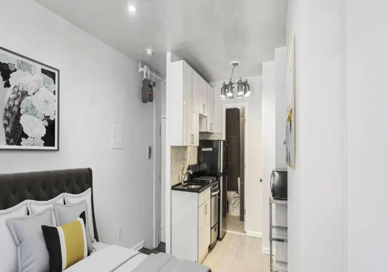 Apartment Upper E Side Spacious Studio! *