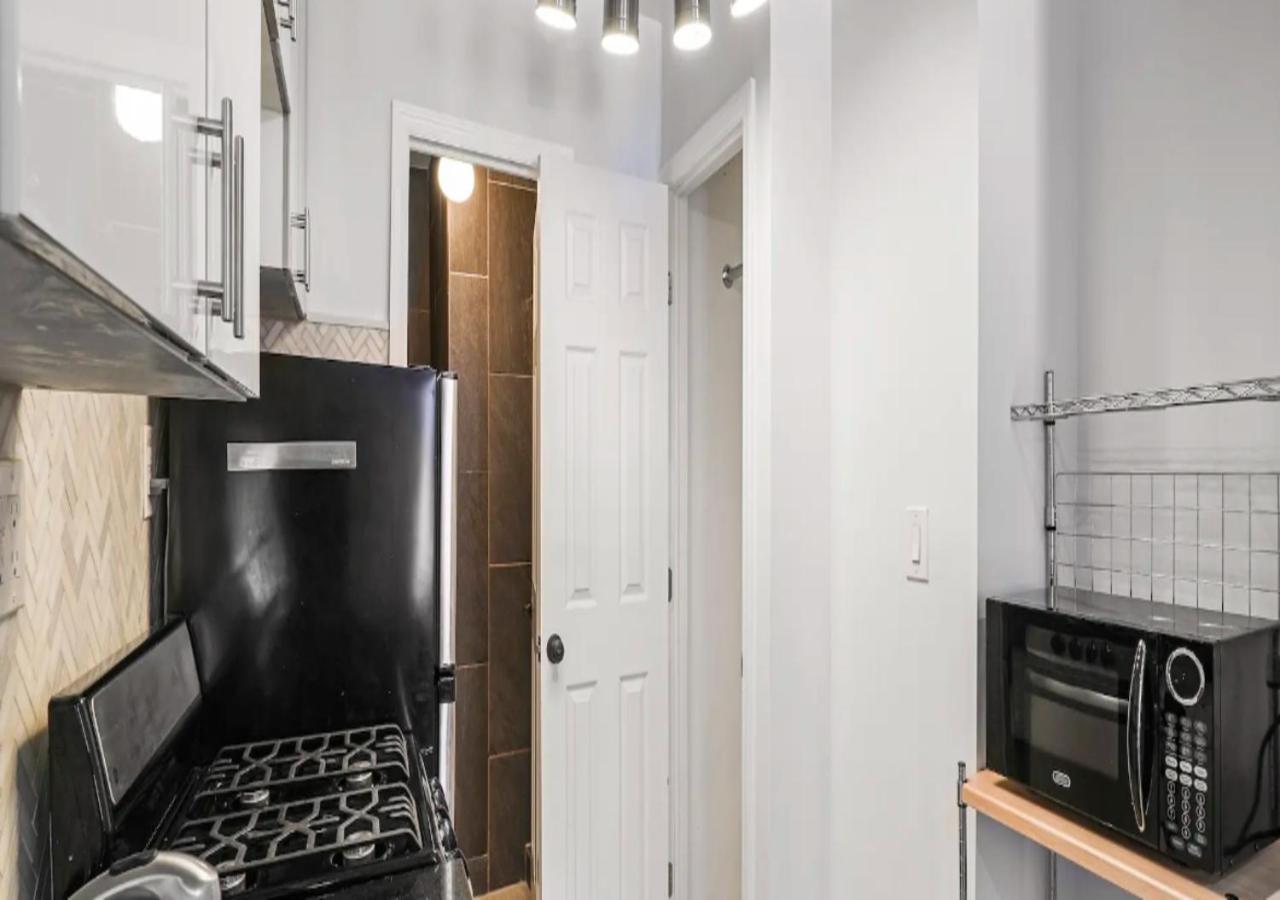 Upper E Side Spacious Studio! Apartment