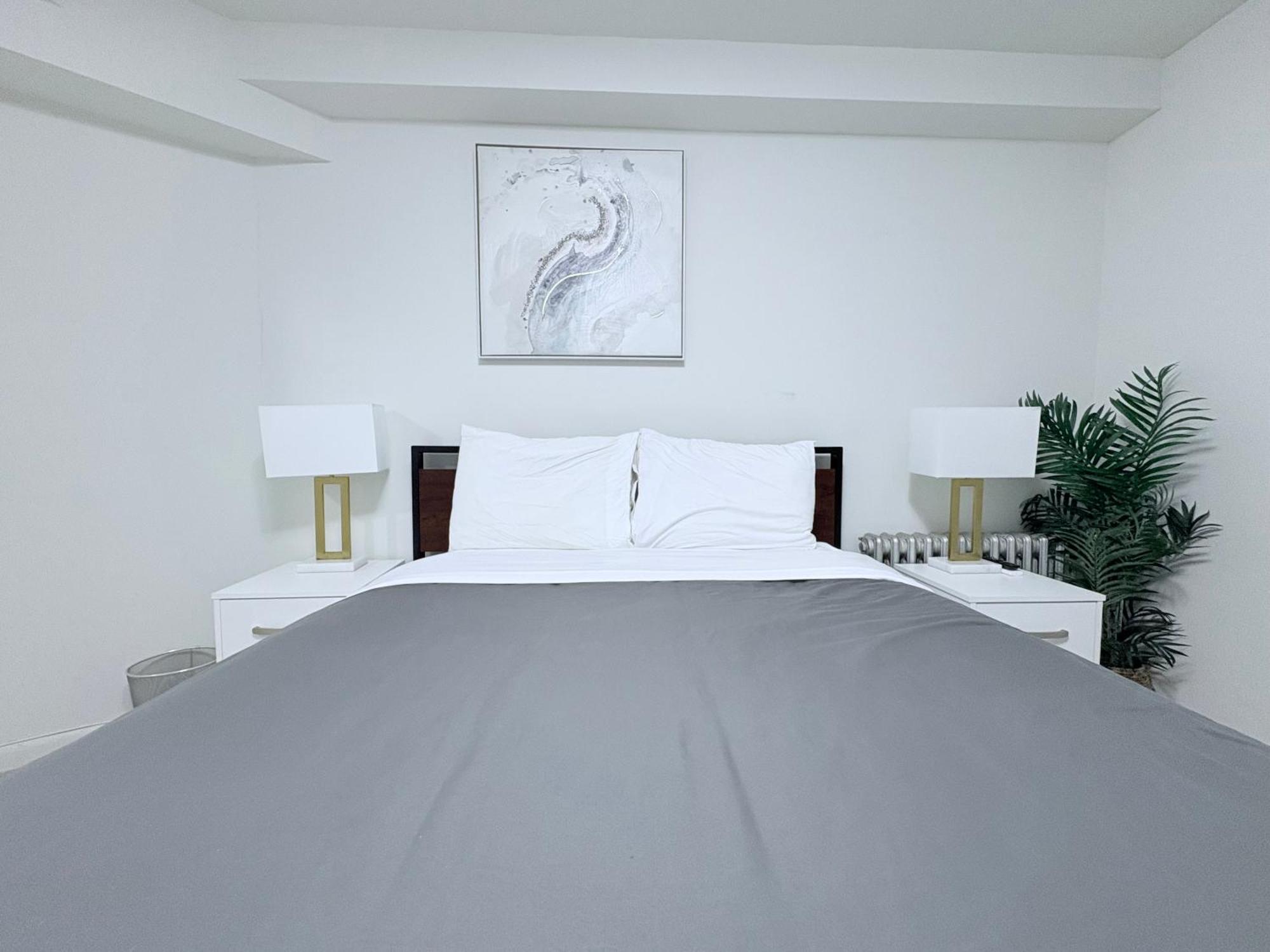 Park Plaza Apartment *