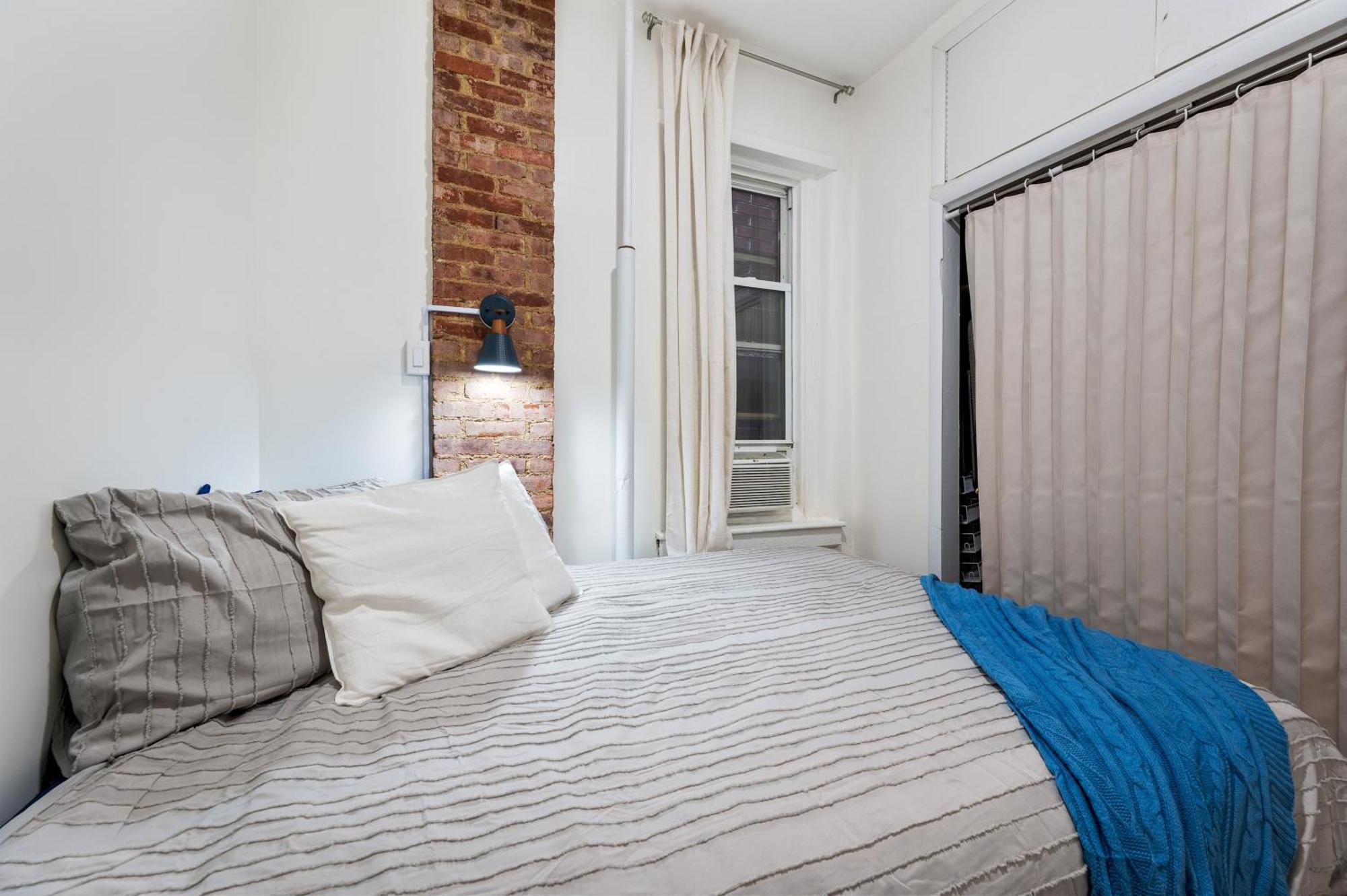 Spacious 2br On The Upper East Side Steps From Park * New York