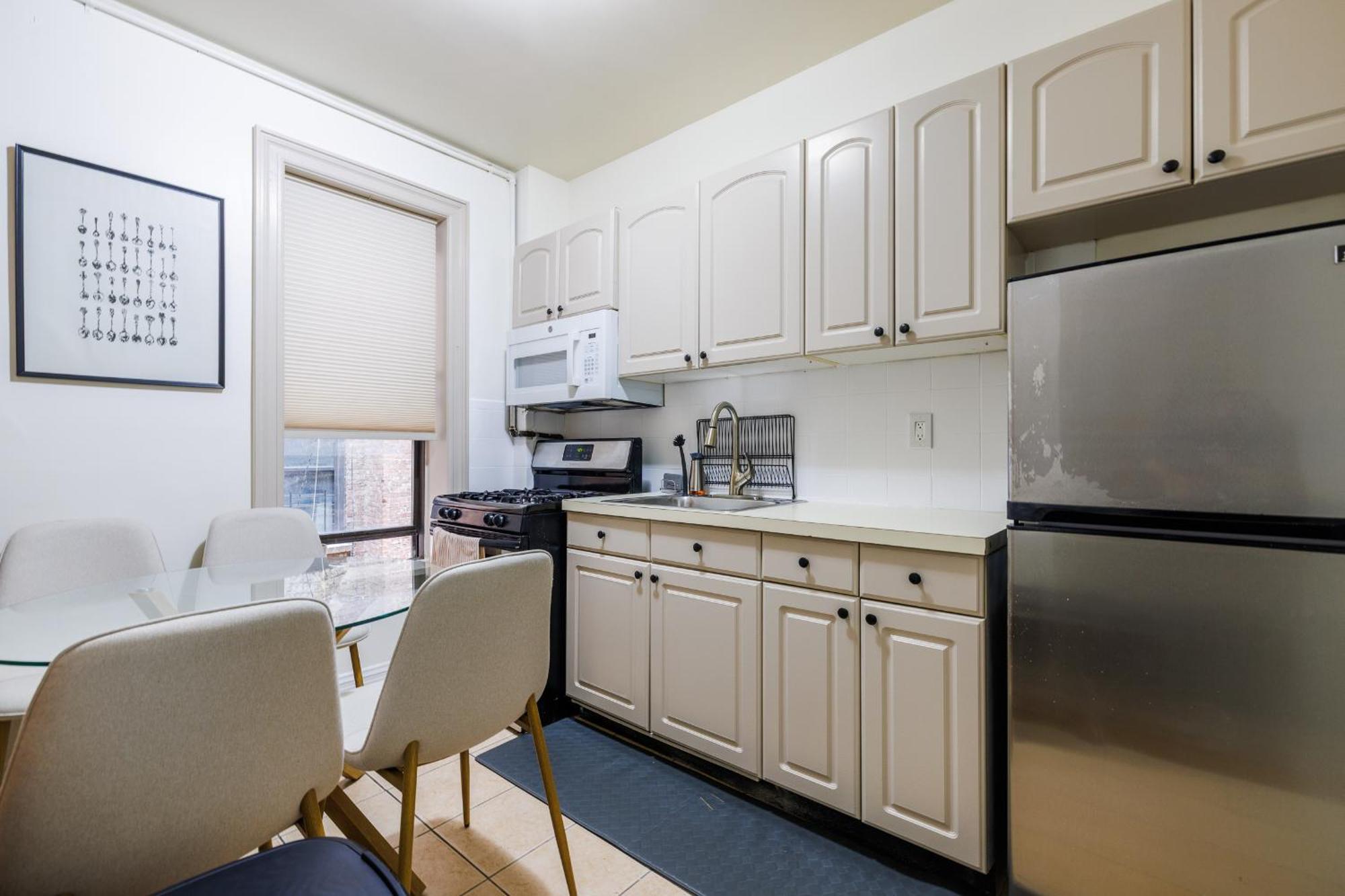 Inspire The Vibrant Energy Of Columbia Apartment *