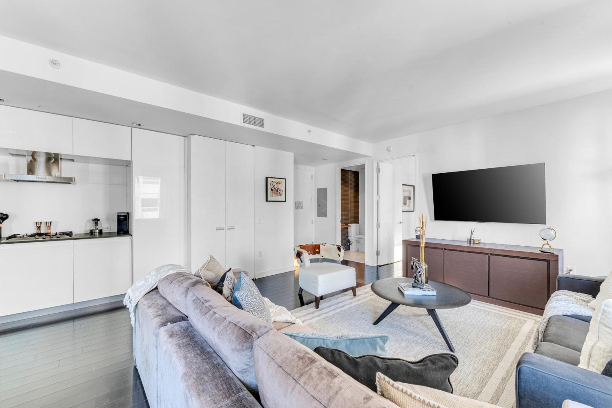 Apartment Elegant Midtown Retreat, Views, Steps To Times Square *