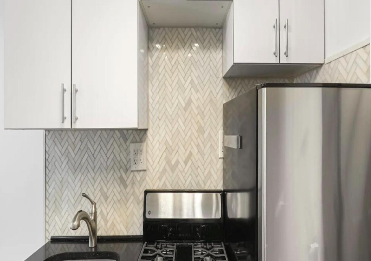 Apartment Upper E Side Spacious Studio! New York